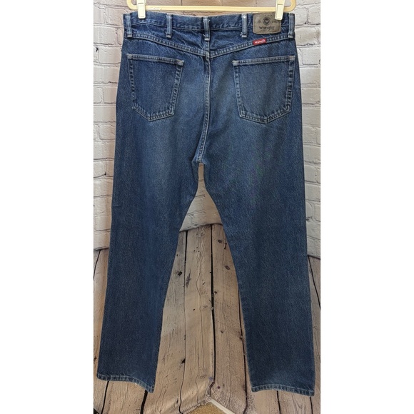 Wrangler Men’s Regular Fit Medium Wash Jeans (Size 37) - Picture 2 of 9